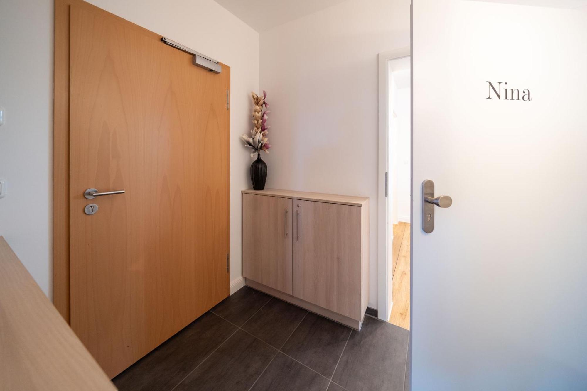 Moebliertes Wohnen - Nina Apartamento Rostock Exterior foto